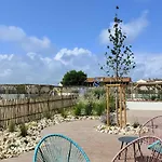 T2 Avec Grande Terrasse, Parking, Animaux Admis Et Piscine - Fr-1-195-94